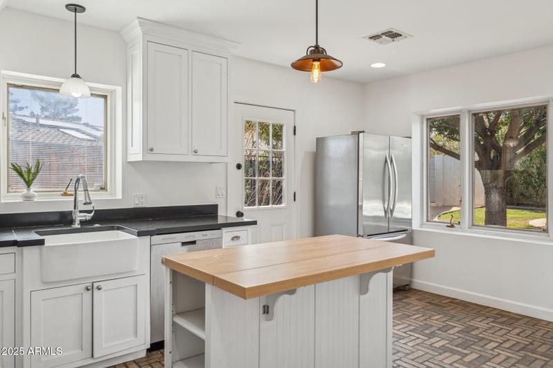 1614 Palmcroft Way SE - Kitchen