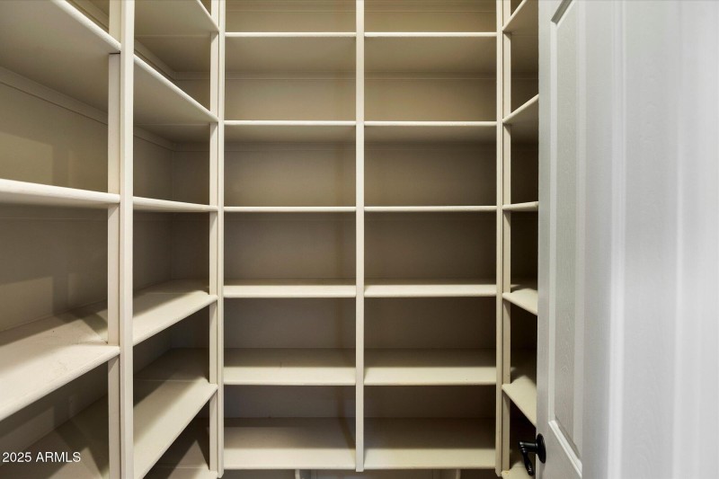 Walk=In Pantry