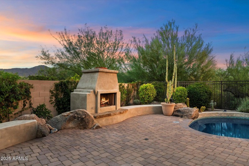 Gas Fireplace/Pool/NAOS