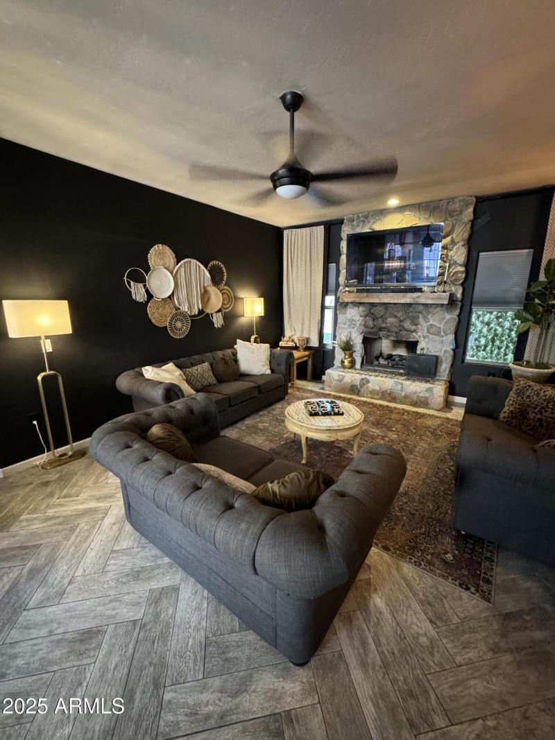 DEB8AAC8-C2E6-468F-94BA-CAFD5BF136A4