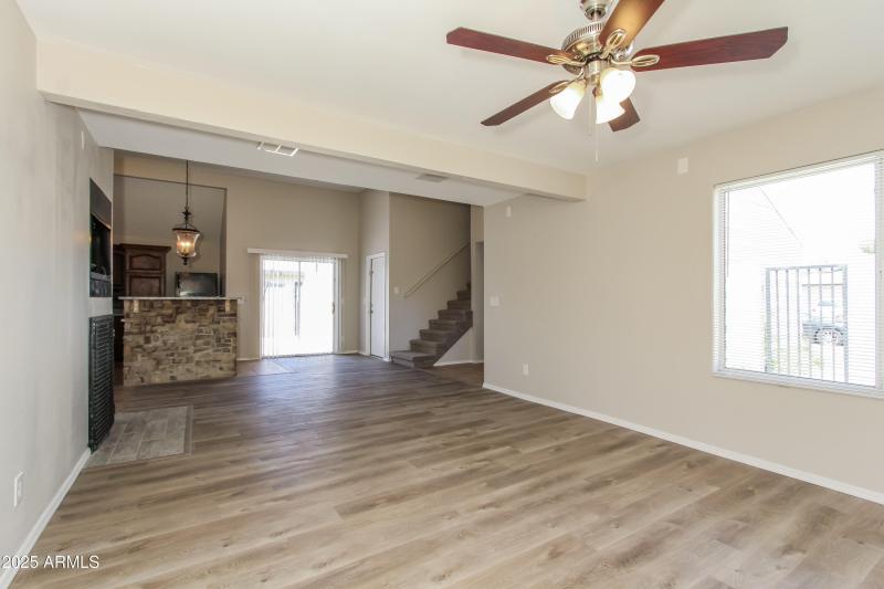 005-photo-living-room-10955629