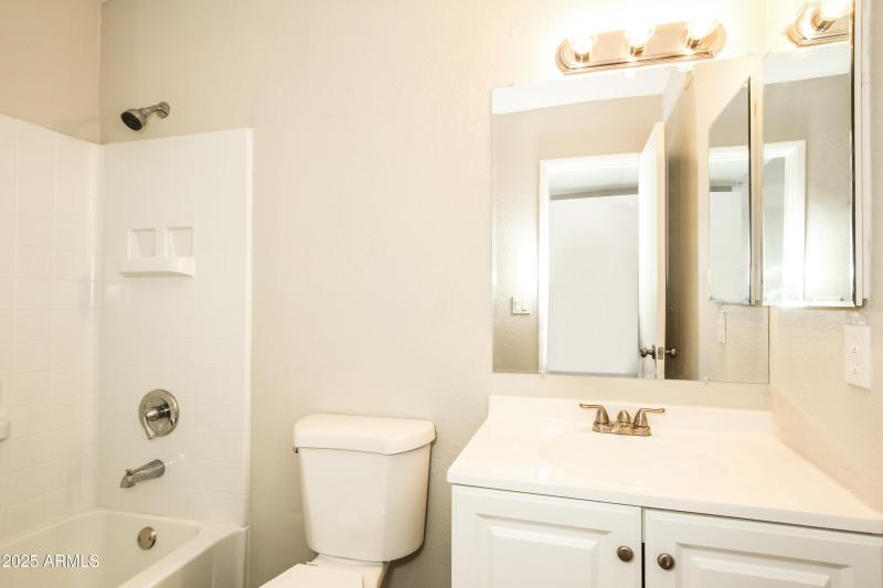 009-photo-primary---bathroom-10224279