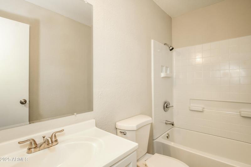 013-photo-bathroom-10224280