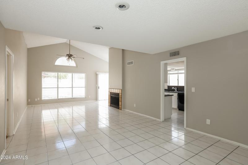 018-photo-living-room-13782119