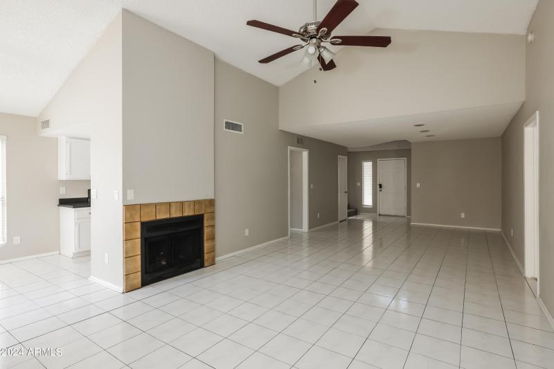 019-photo-living-room-13782120