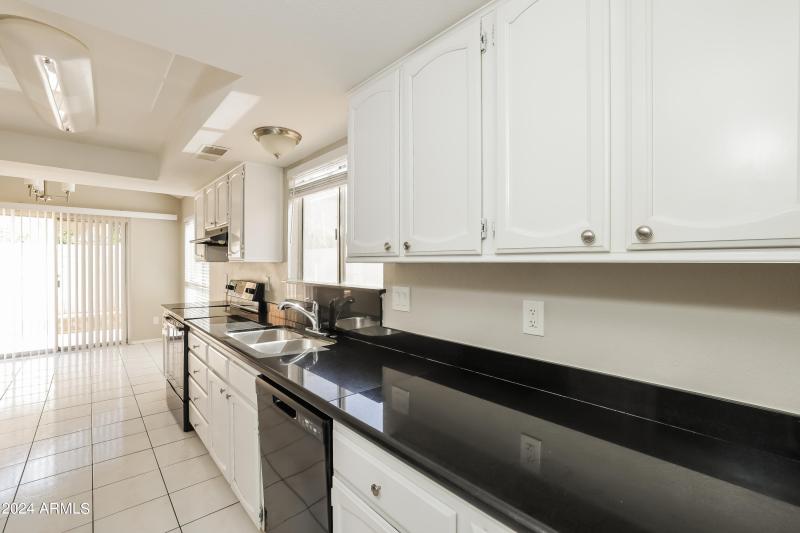 021-photo-kitchen-13782117