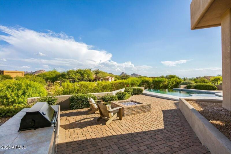 70-Grill Patio Views