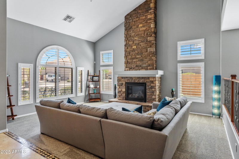 2409 W Quail Track Dr-8