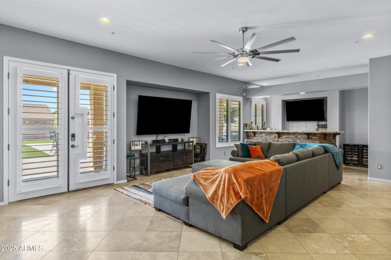 2409 W Quail Track Dr-27