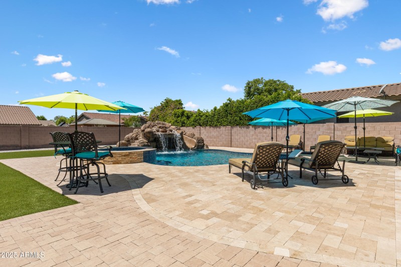 2409 W Quail Track Dr-64