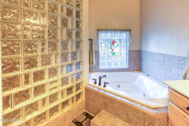 Luxurious Jetted Bath