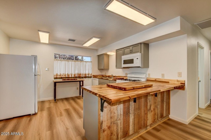 402-412-Whipple-St-Prescott-AZ-Building-