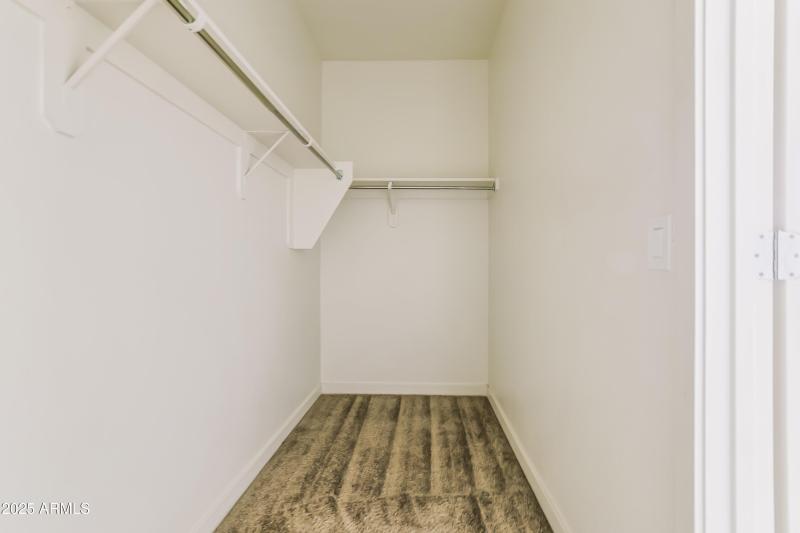 011-photo-walk-in-closet-14589182