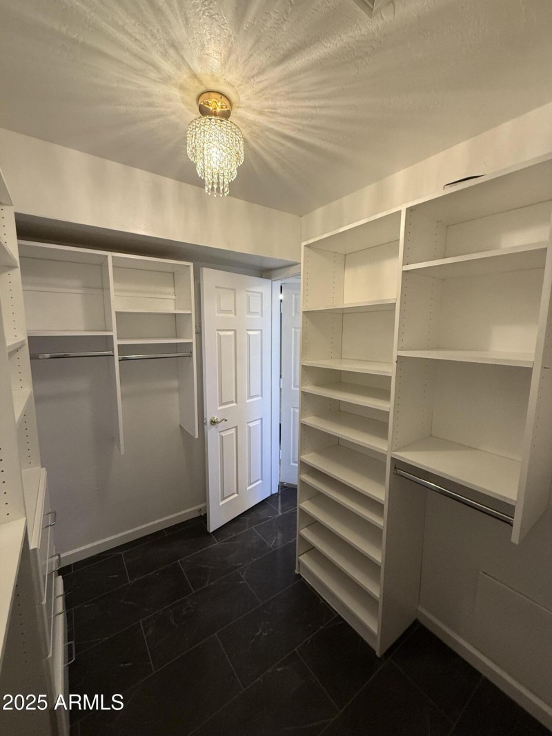 Master Bedroom Walk In Closet
