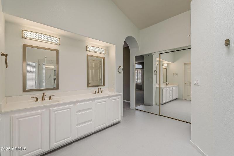 37-web-or-mls-Glenhaven-37