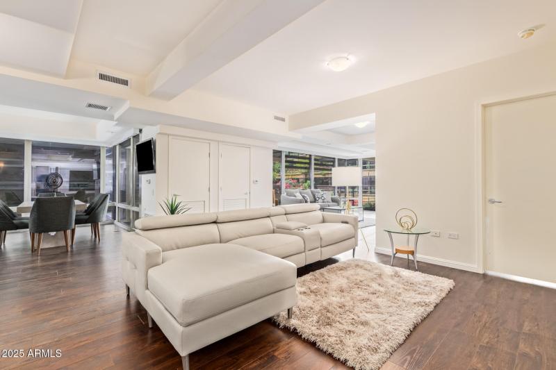 Front living space 4