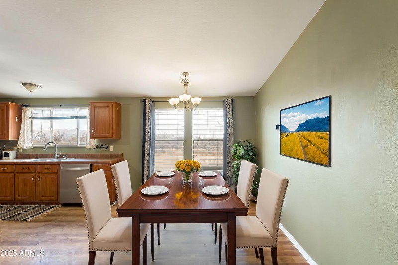 IMG_3498 - Dining Room - Standard - 17