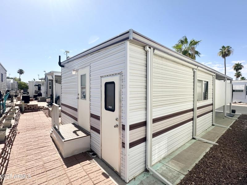 REAR ENTRY DOOR/SHED DOOR