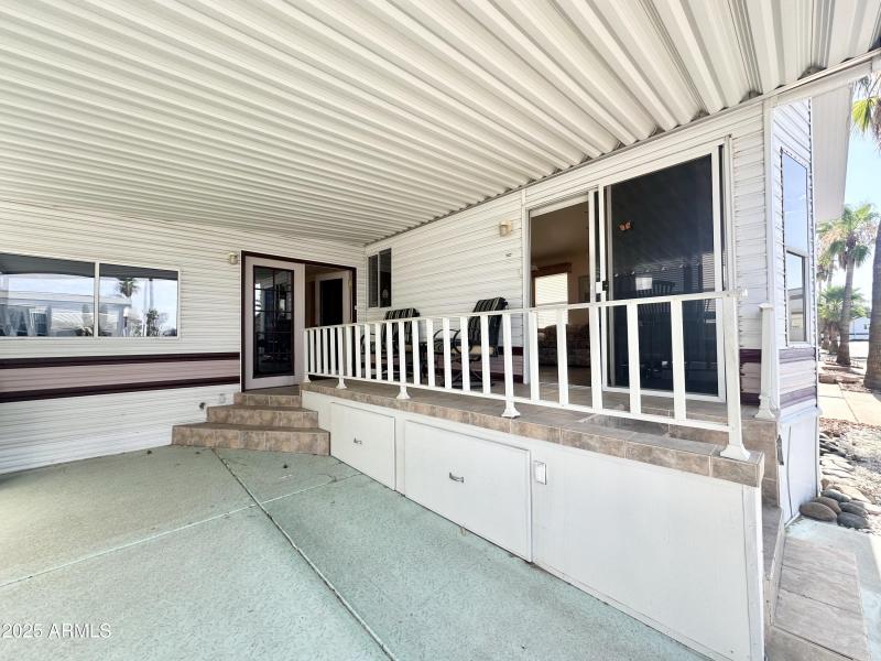 FABULOUS SITTING DECK