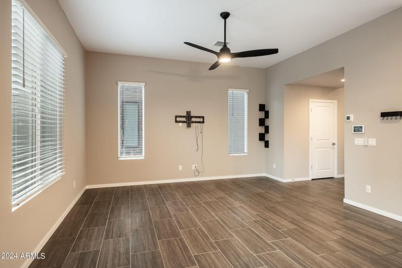 7-web-or-mls-901-s-smith-rd-1036