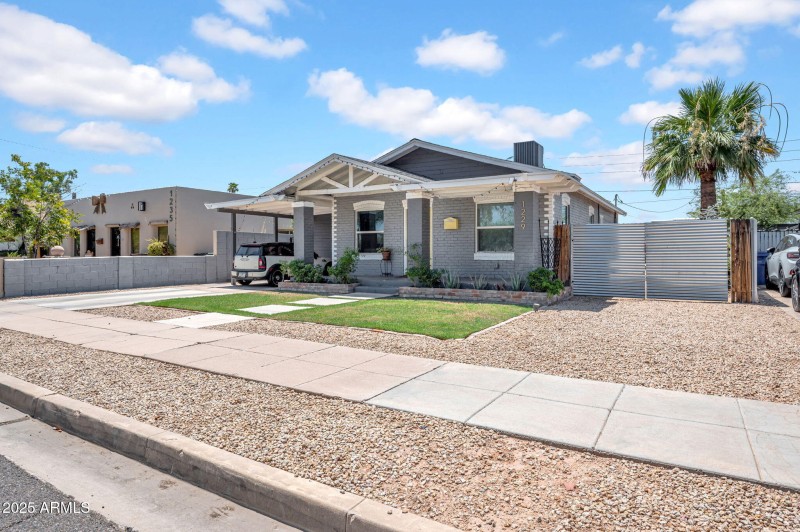 2-web-or-mls-1229 E Moreland St-2