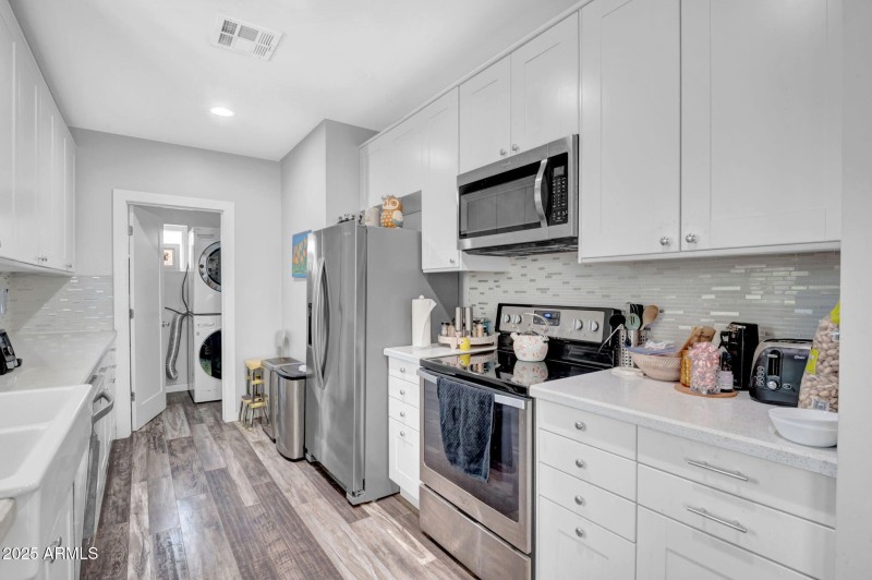 6-web-or-mls-1229 E Moreland St-6