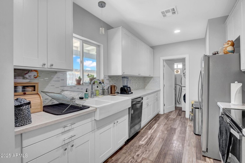 7-web-or-mls-1229 E Moreland St-7