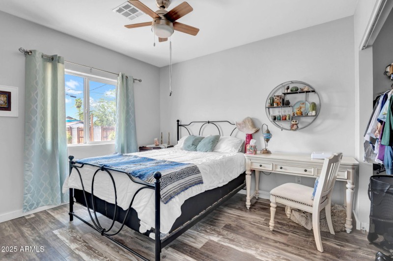 12-web-or-mls-1229 E Moreland St-12