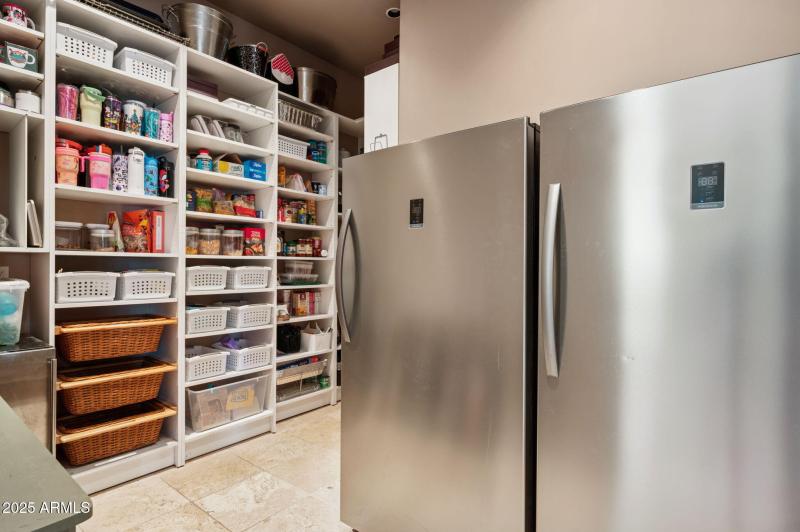 Pantry 5738-n-32nd-pl