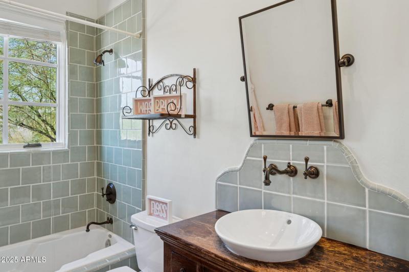 Bed 2 Ensuite Bath-5738-n-32nd-pl