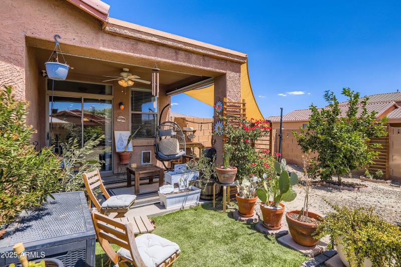 29-Covered Patio Garden