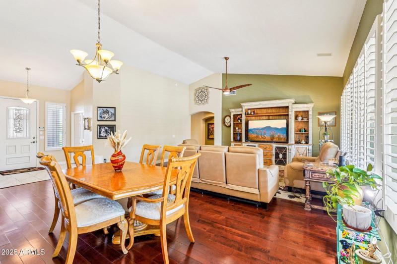 11-web-or-mls-N 85th Dr-S0907-011