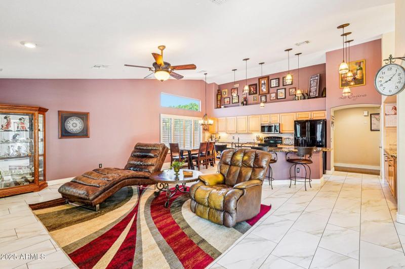 12-web-or-mls-N 85th Dr-S0907-012