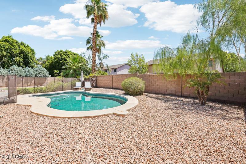 38-web-or-mls-N 85th Dr-S0907-038