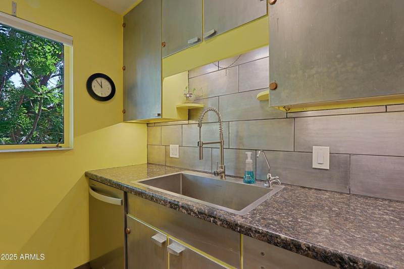 Kitchen custom backsplash