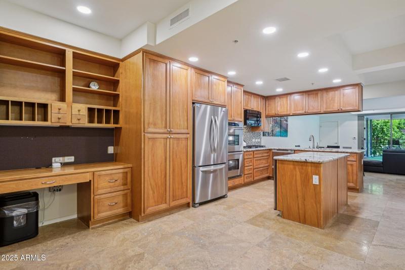 6-web-or-mls-E Rancho Vista Dr-S0807-006