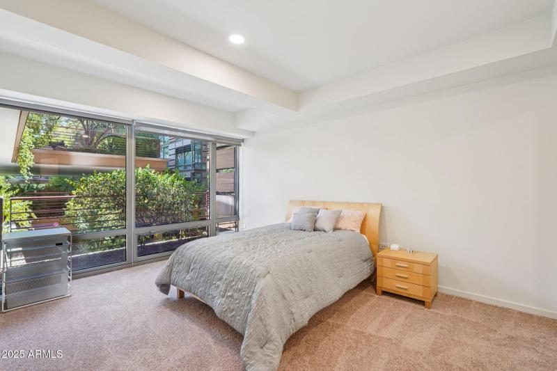 22-web-or-mls-E Rancho Vista Dr-S0807-02