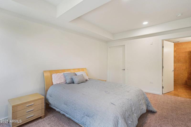 26-web-or-mls-E Rancho Vista Dr-S0807-02