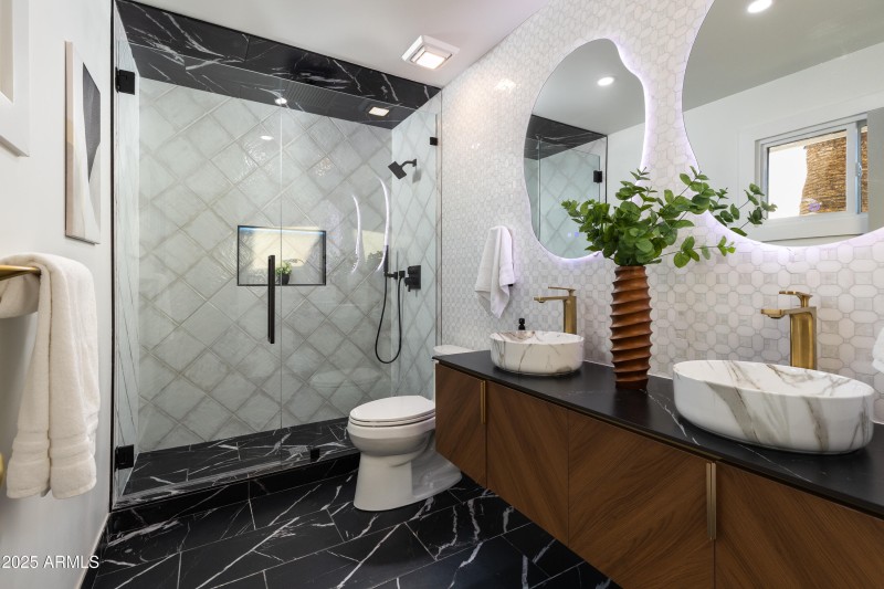 2ND EN-SUITE BATHROOM