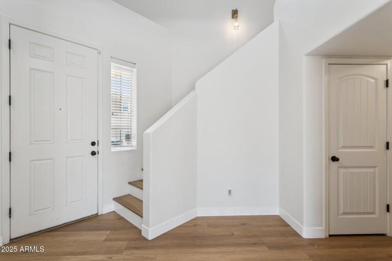 5-web-or-mls-2730-e-ellis-st