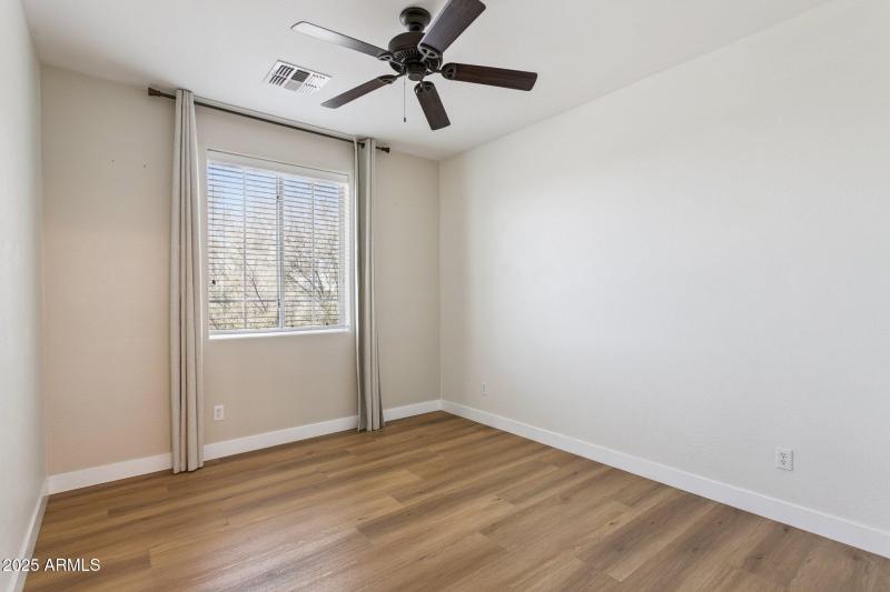 32-web-or-mls-2730-e-ellis-st