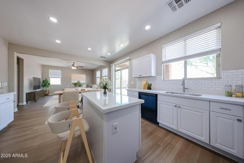 Awesome Dining/Kitchen