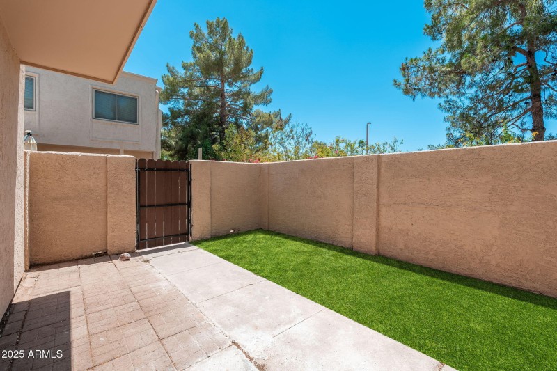 4228 N 81st St, 07-10 - 02