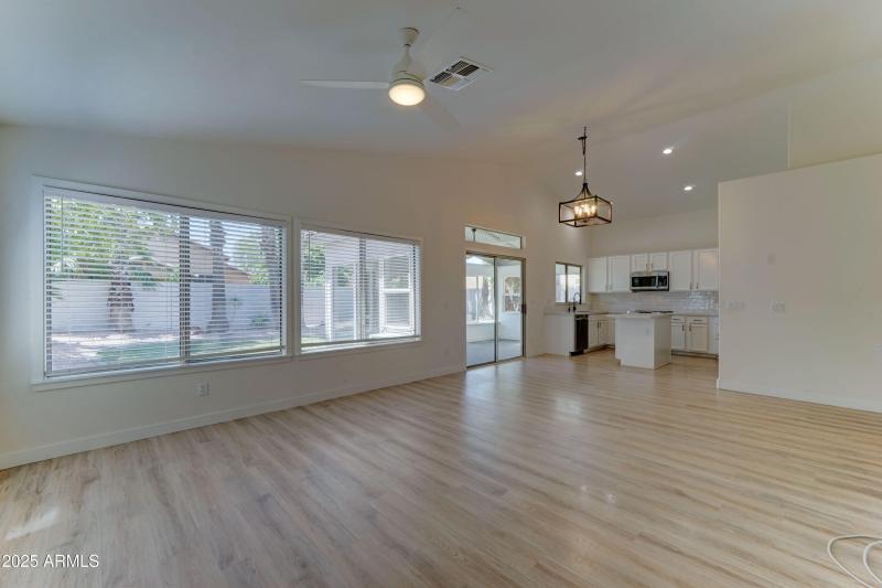 289 E MESQUITE STREET-5