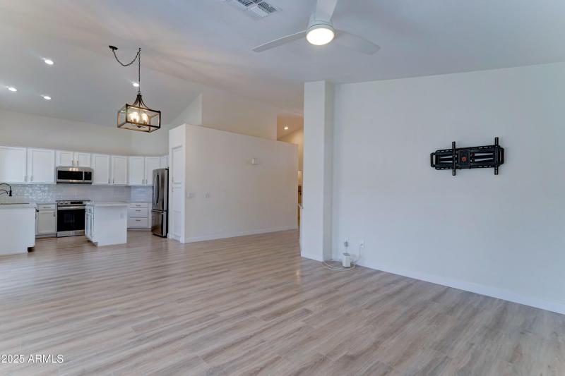 289 E MESQUITE STREET-6