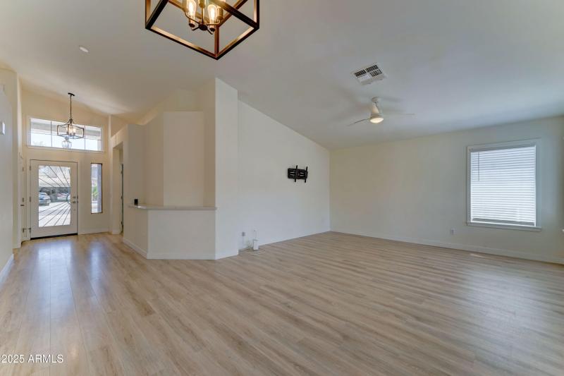 289 E MESQUITE STREET-7