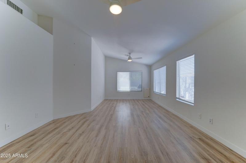 289 E MESQUITE STREET-13