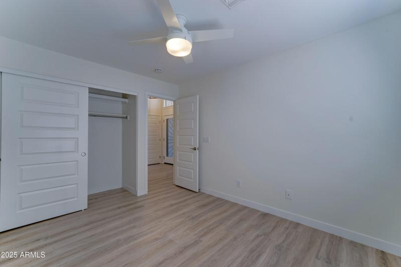 289 E MESQUITE STREET-19