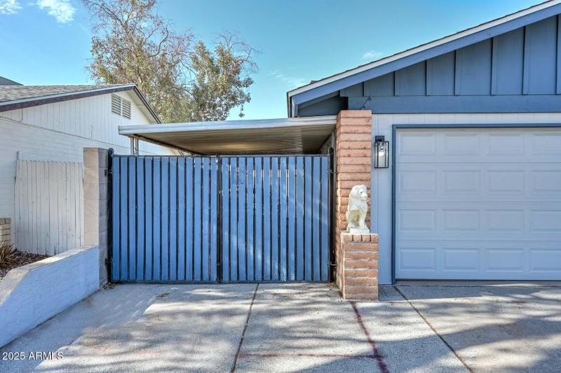 RV Gate-Covered Parking