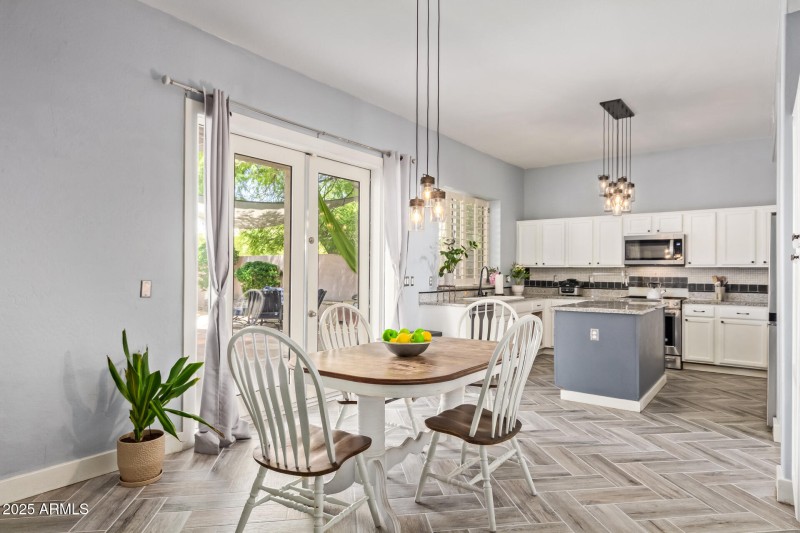 15 - 46th Kitchen:Dining Area